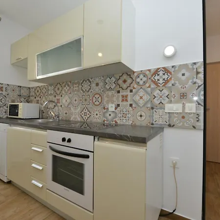 Maja Apartment *